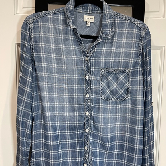 Sneak peek small button down - Picture 7 of 9